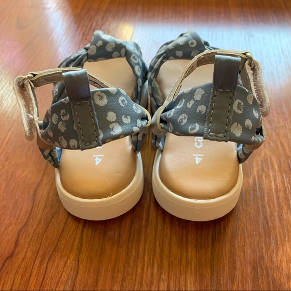 NWOT Carter’s Baby Sandals size 4 - Picture 7 of 7